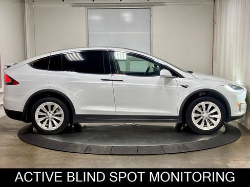 Used 2018 Tesla Model X 75D AWD/4WD image 10