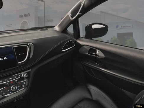 New 2027 Chrysler Pacifica Select FWD image 21
