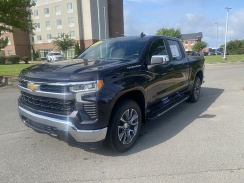 Used 2023 Chevrolet Silverado 1500 LT AWD/4WD image 9