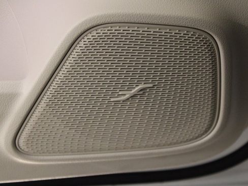 Certified 2025 Mercedes-Benz GLB 250 image 18