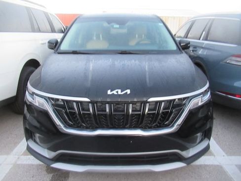 Used 2022 Kia Carnival LX FWD image 2