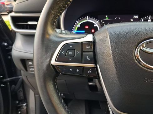 Used 2023 Toyota Highlander XLE FWD image 18