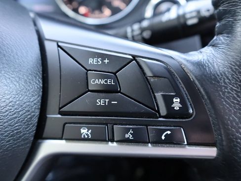 Used 2018 Nissan Rogue SL FWD image 30