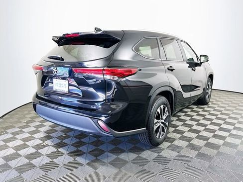 Certified 2023 Toyota Highlander XLE image 8