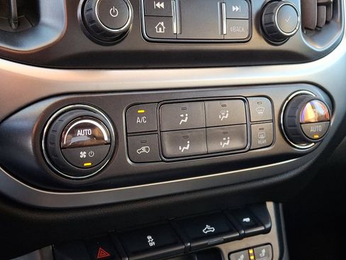 Used 2019 Chevrolet Colorado LT w/ Redline Special Edition AWD/4WD image 17