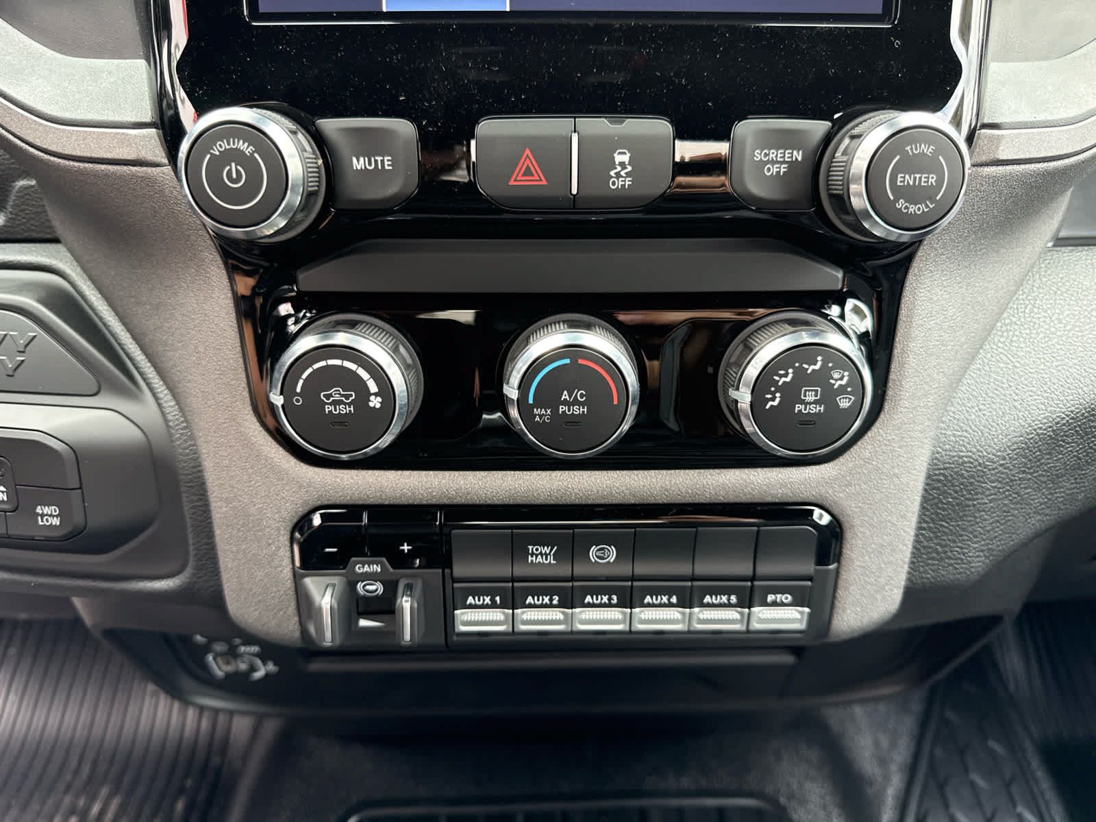 New 2026 RAM 5500 Tradesman AWD/4WD image 20