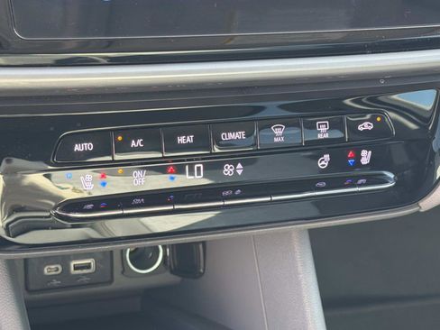 Used 2022 Chevrolet Bolt EUV Premier w/ Sun & Sound Package image 14