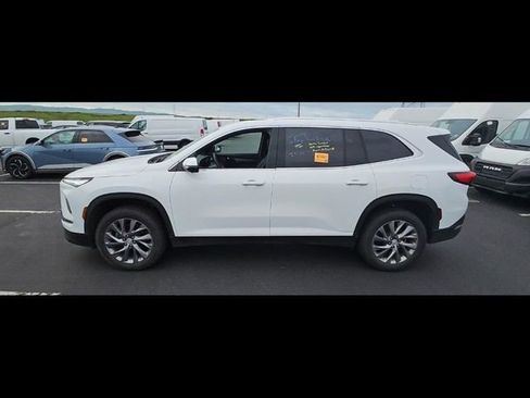 Used 2025 Buick Enclave Preferred FWD image 2
