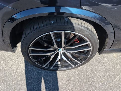 Used 2022 BMW X5 xDrive40i w/ M Sport Package image 11