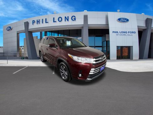 Used 2018 Toyota Highlander XLE AWD/4WD image 7