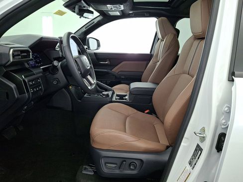 Used 2025 Toyota 4Runner Limited w/ Tow Technology Package image 11