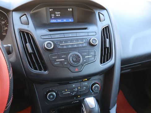 Used 2015 Ford Focus SE FWD image 6