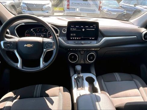 Used 2025 Chevrolet Blazer LT FWD image 7