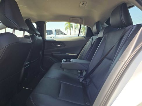 Used 2025 Toyota Prius XLE FWD image 17