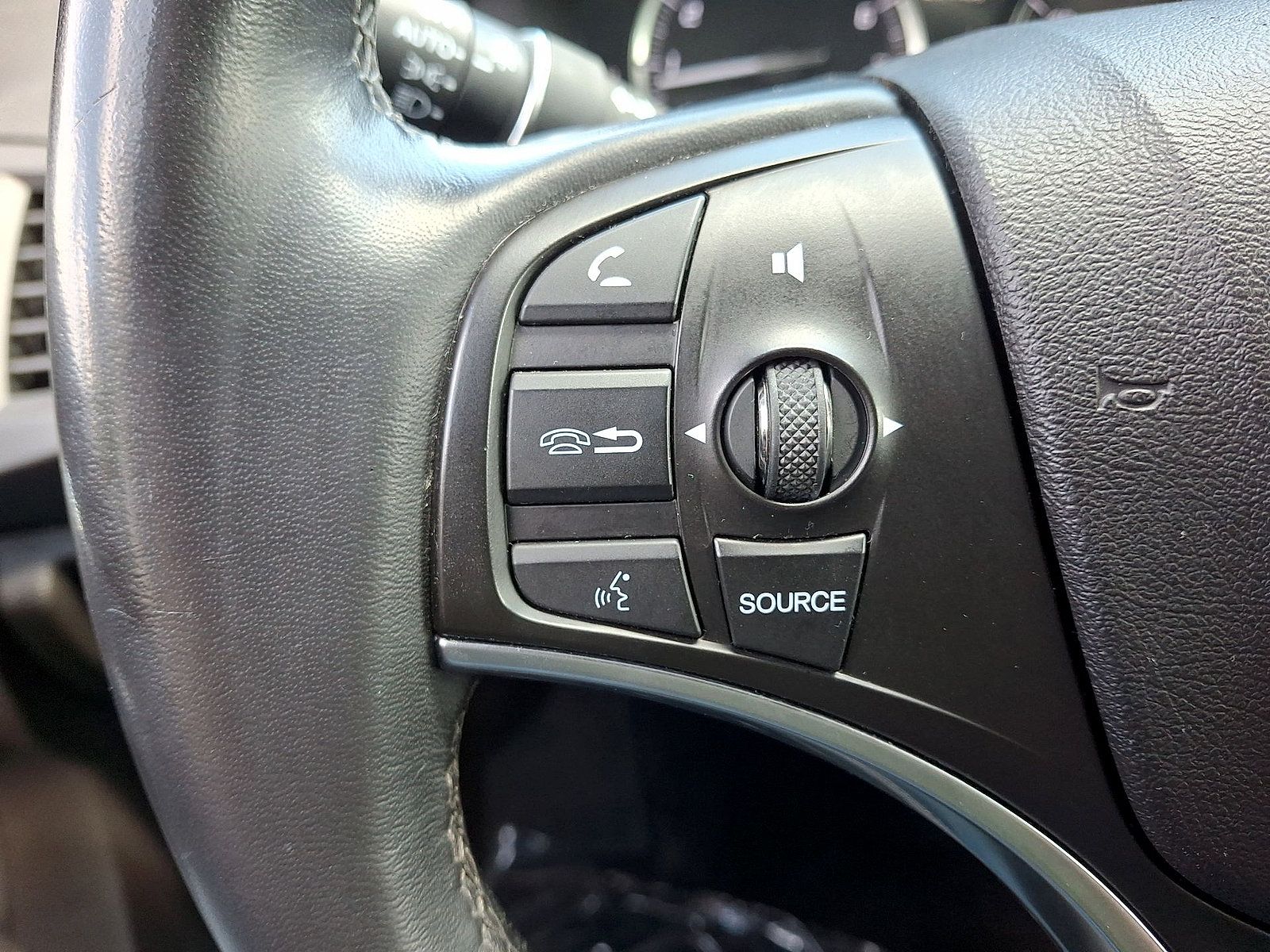 Used 2017 Acura MDX w/ Technology Package AWD/4WD image 17