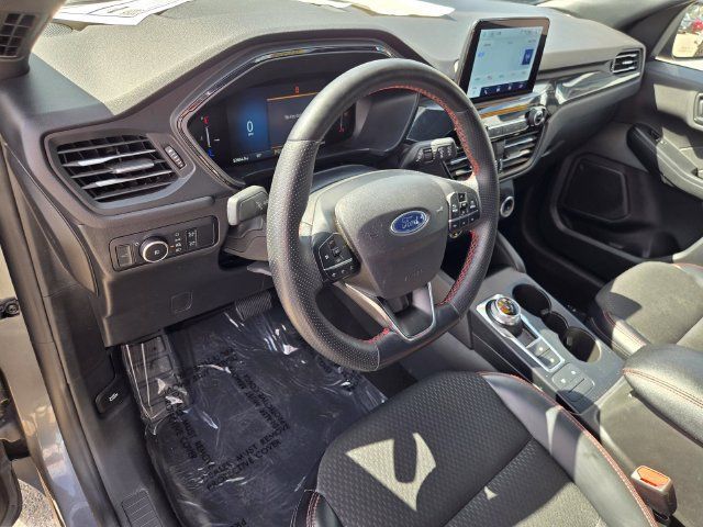 Certified 2025 Ford Escape ST-Line Select AWD/4WD image 10