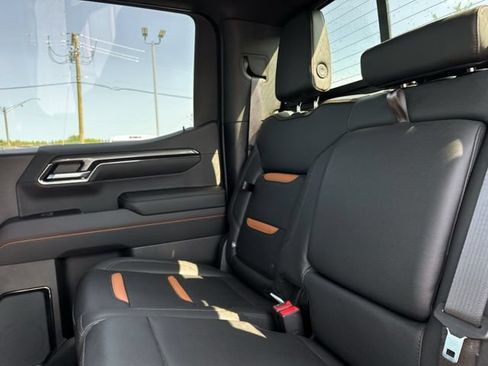 Used 2022 GMC Sierra 1500 AT4 w/ AT4 Premium Package AWD/4WD image 17