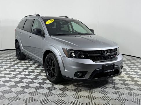 Used 2019 Dodge Journey GT w/ Nav & Sun Group FWD image 4