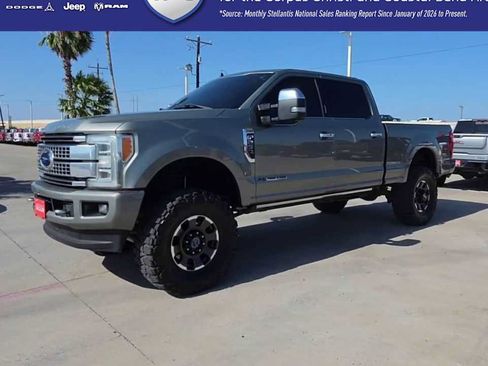 Used 2019 Ford F250 Platinum w/ FX4 Off-Road Package AWD/4WD image 4