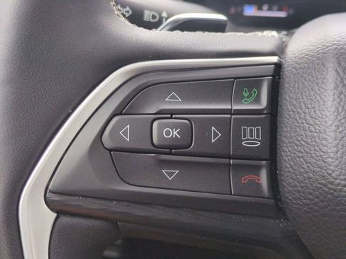 Used 2025 Jeep Grand Cherokee Altitude AWD/4WD image 18