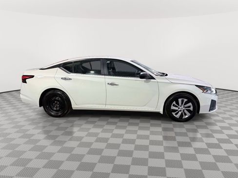 Used 2025 Nissan Altima 2.5 S FWD image 2