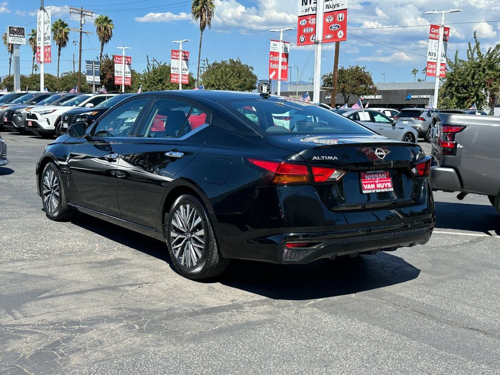 Used 2024 Nissan Altima 2.5 SV FWD image 4