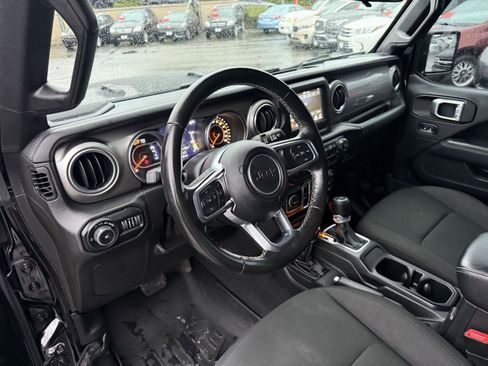 Used 2020 Jeep Wrangler Unlimited Sahara image 13
