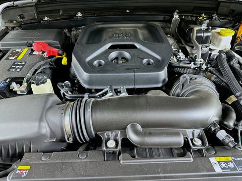 Used 2024 Jeep Wrangler Unlimited AWD/4WD image 30