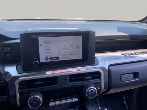 Used 2025 Toyota Tacoma SR5 AWD/4WD image 7