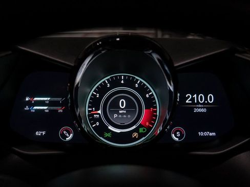 Used 2020 Aston Martin V8 Vantage Coupe image 12