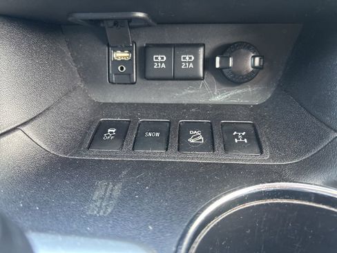 Used 2017 Toyota Highlander XLE image 29