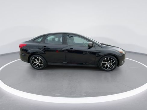 Used 2017 Ford Focus SEL image 9