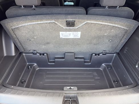 Used 2023 Chevrolet Traverse LT image 43