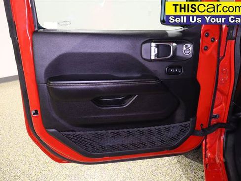 Used 2024 Jeep Wrangler Unlimited Sahara AWD/4WD image 32
