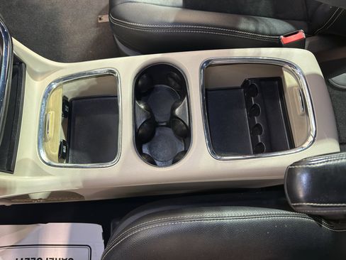 Used 2017 Dodge Grand Caravan SXT FWD image 18