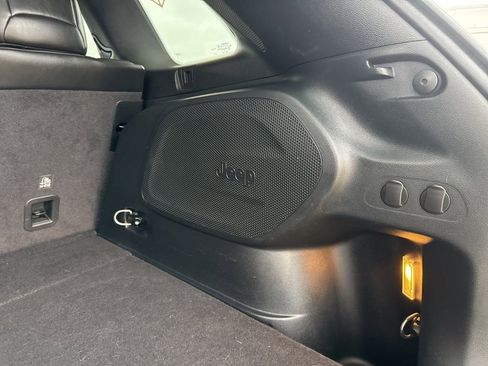 Used 2020 Jeep Cherokee Limited image 28