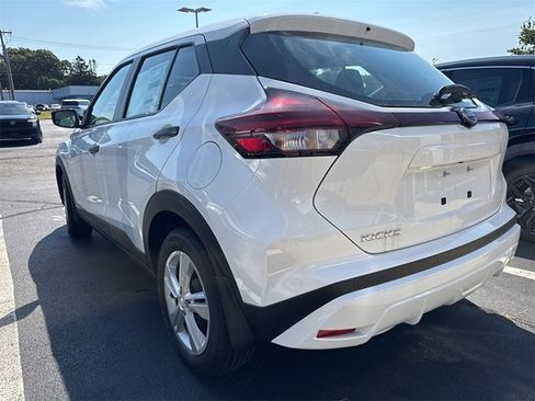 New 2025 Nissan Kicks Play S image 5