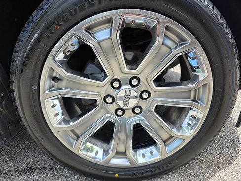 Used 2017 GMC Yukon Denali w/ Open Road Package AWD/4WD image 7