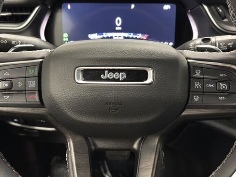 Used 2024 Jeep Grand Cherokee L Limited w/ Luxury Tech Group II AWD/4WD image 16