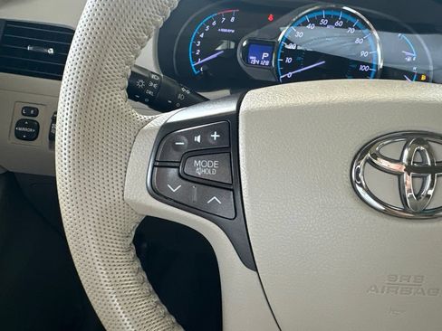Used 2011 Toyota Sienna XLE FWD image 23