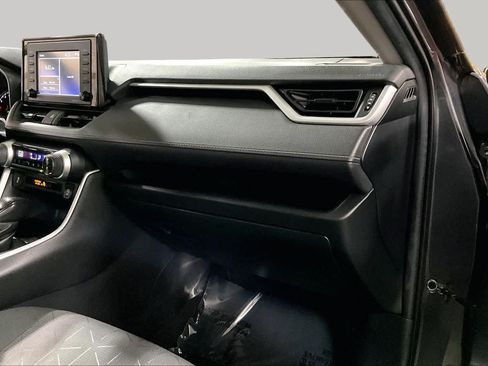 Used 2021 Toyota RAV4 XLE AWD/4WD image 19