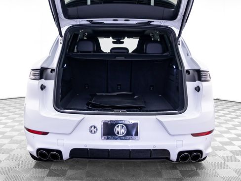 Used 2026 Porsche Cayenne GTS AWD/4WD image 35