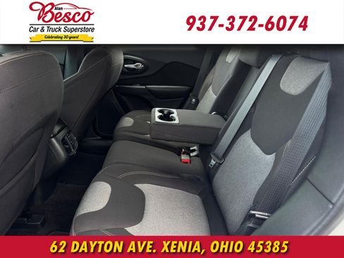 Used 2016 Jeep Cherokee Sport image 9