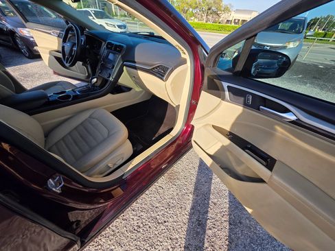 Used 2013 Ford Fusion SE FWD image 19