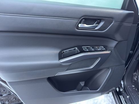 New 2026 Nissan Pathfinder SL image 12