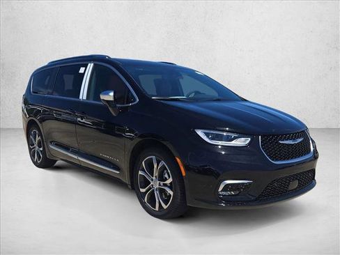 New 2026 Chrysler Pacifica Pinnacle image 9