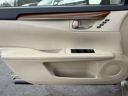 Used 2013 Lexus ES 300h image 9