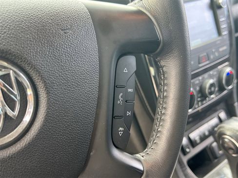 Used 2015 Buick Enclave Premium image 25