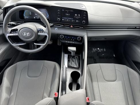 Certified 2025 Hyundai Elantra Sport image 8