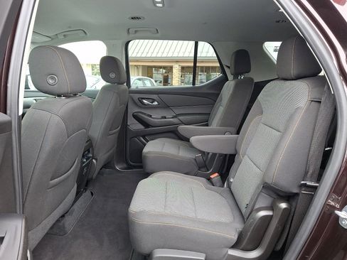 Used 2021 Chevrolet Traverse LT image 10